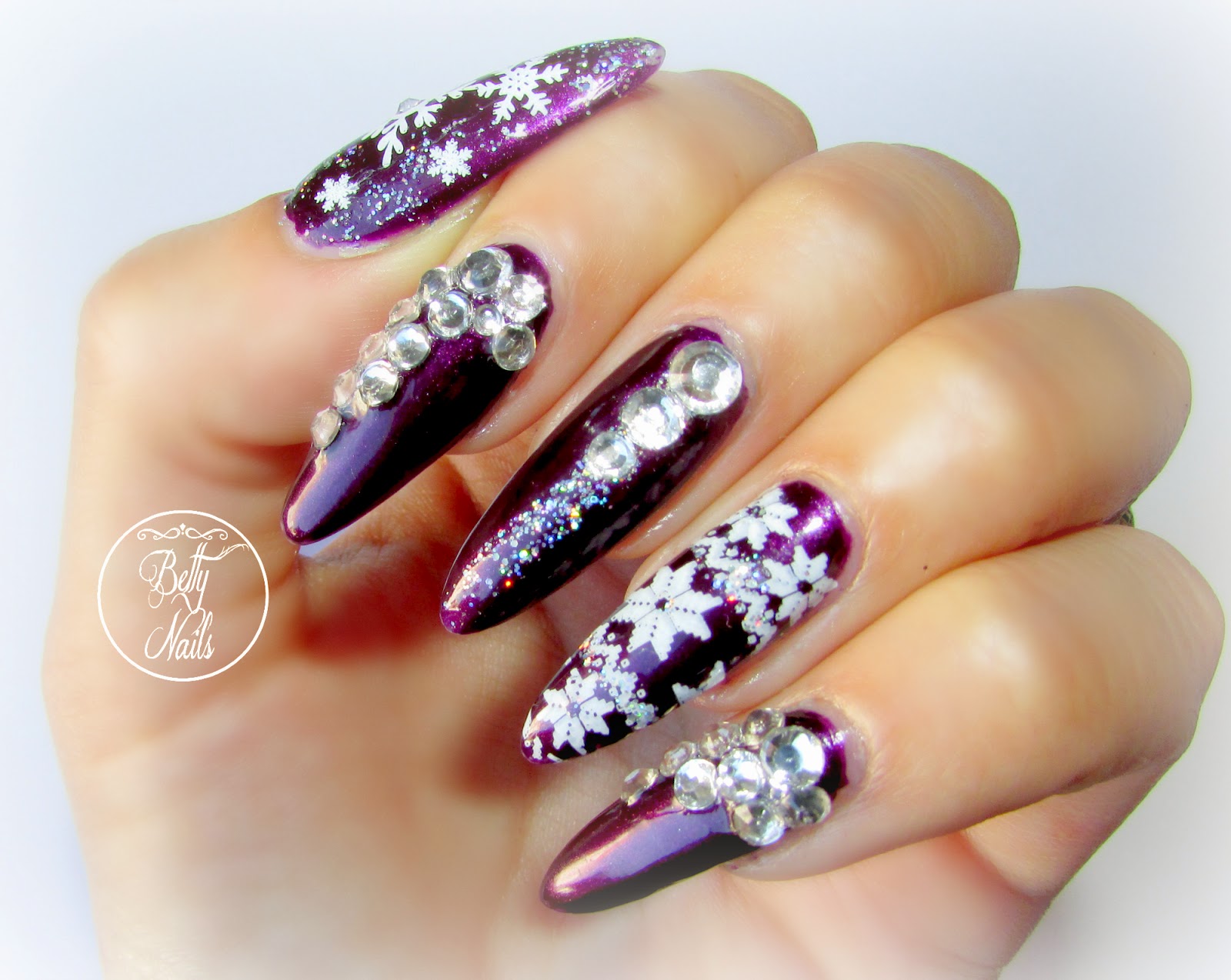 Betty Nails: Christmas Nails - Snowflakes & Purple Sky