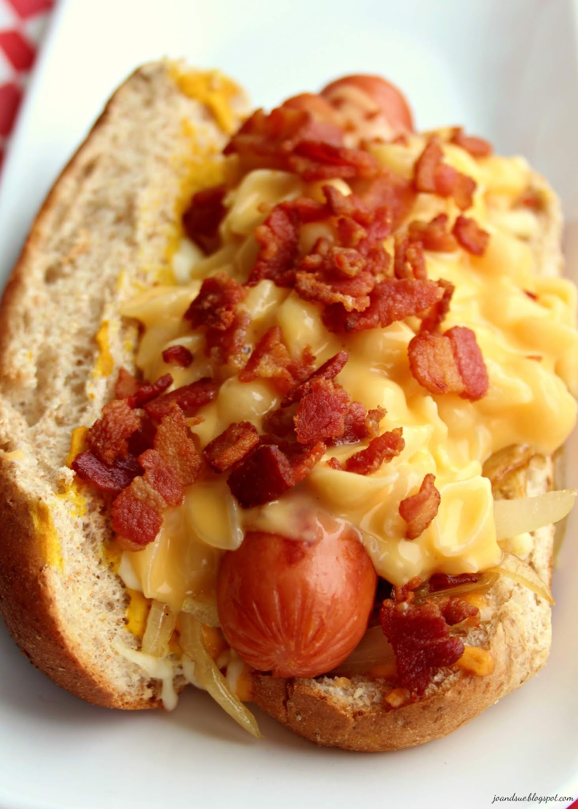 Jo and Sue: Mac and Cheese Hot Dog with Bacon