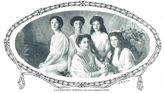 La zarina Alejandra Romanova y sus hijas en un fotografía publicada en 1915