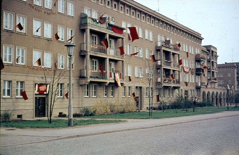 Color Photos That Capture Street Scenes Of East Germany In 1960