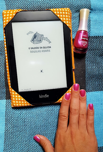 Esmaltes e livros Esmaltes e livros