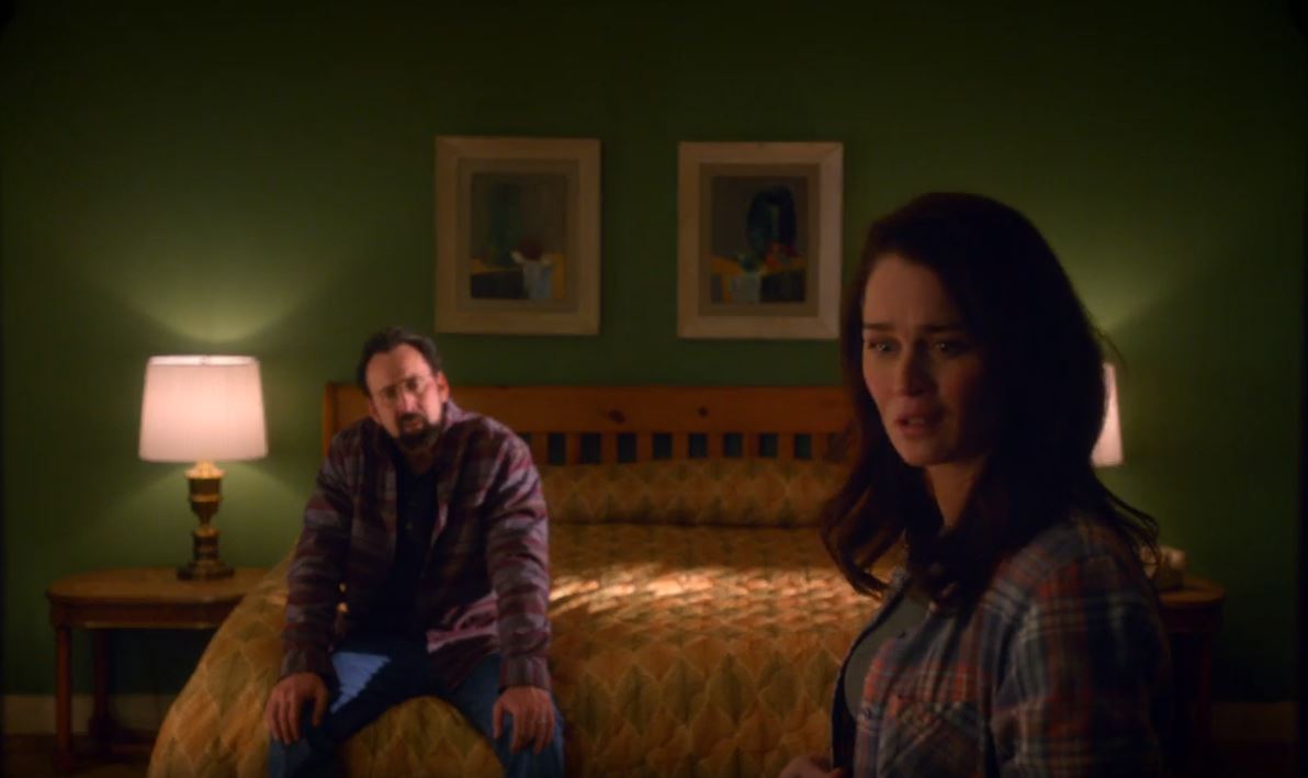 Bí Ẩn Sau Tấm Gương, Looking Glass (2018)