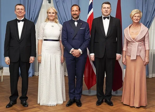 Crown Prince Haakon and Crown Princess Mette-Marit attended a dinner held by President of Latvia, Raimonds Vējonis and Mrs. Iveta Vējone at Riga