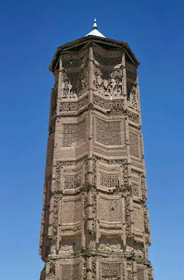 close view of minarets of bahram shah