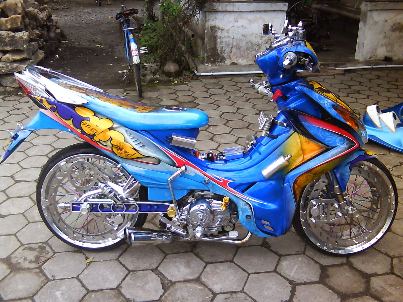 Modifikasi Supra X 125 Fi Road Race Racing Thailook Airbrush Ban