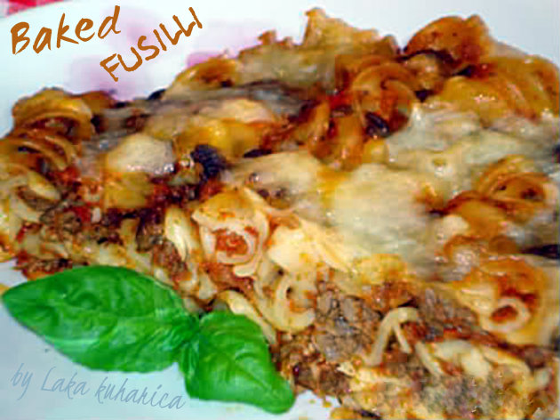 Baked fusilli by Laka kuharica: pasta in juicy, meaty, homemade sauce with cheese topping.