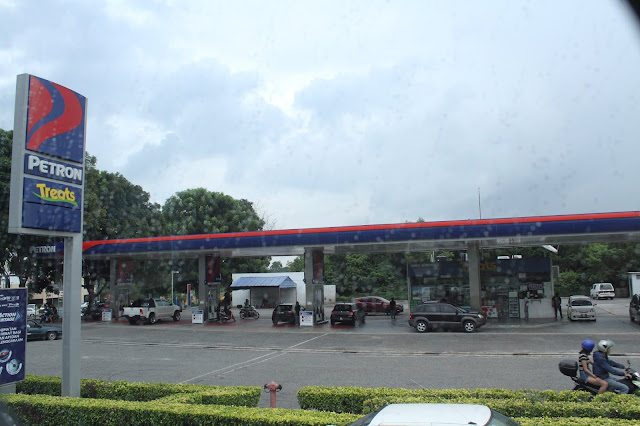 Cửa hàng xăng dầu rất lớn