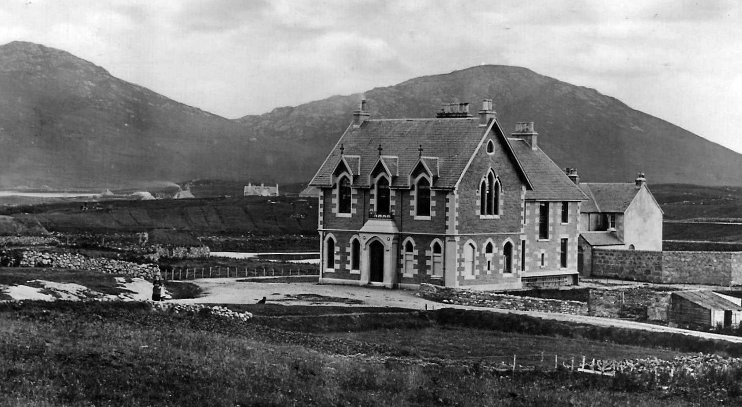 Tour Scotland Old Travel Blog Photograph The Court House Lochmaddy