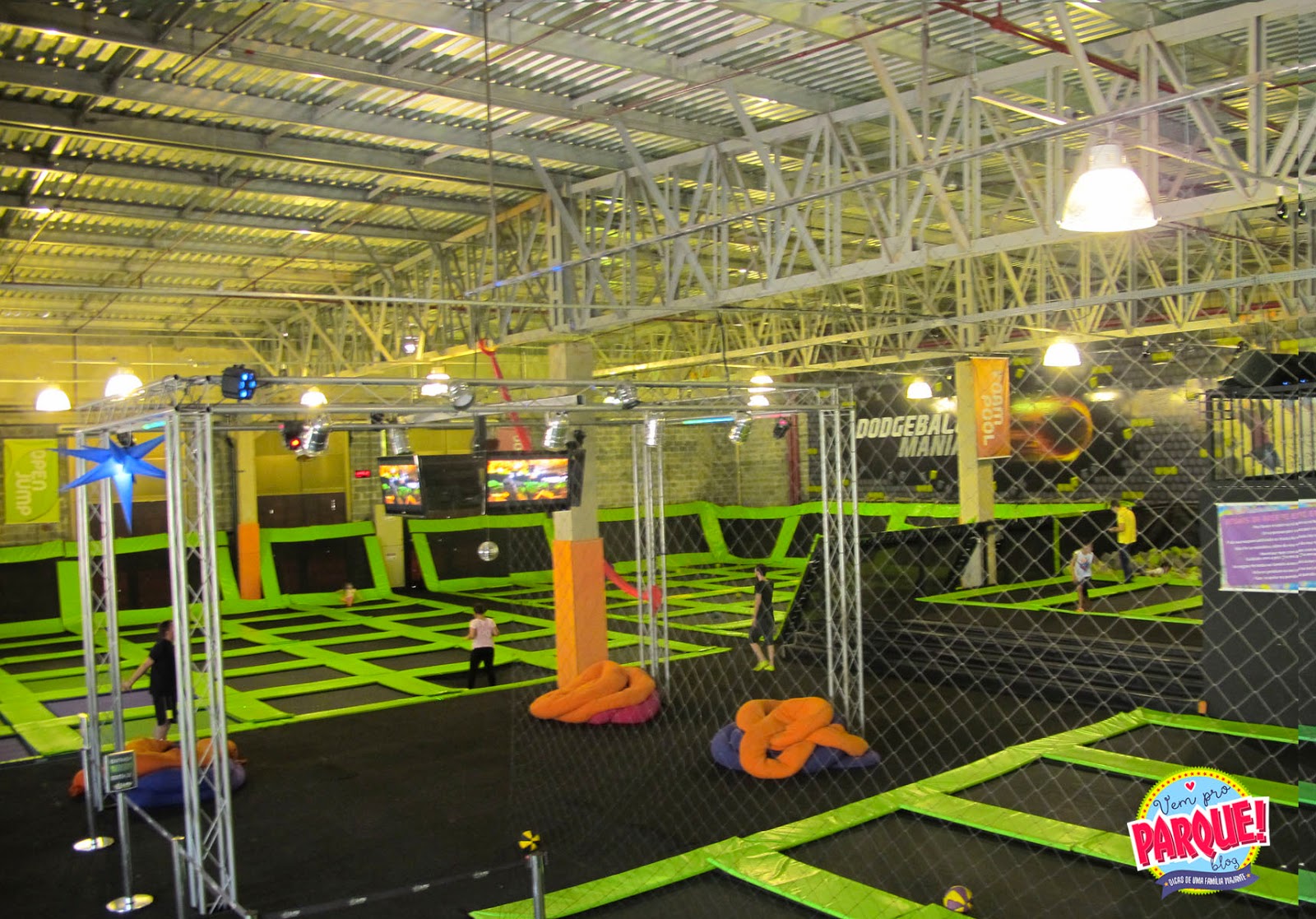 Parque de trampolins invadem o Brasil fomos no Jump Mania