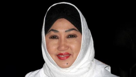 Debu Jadi Intan: DEWI MOTIK PRAMONO