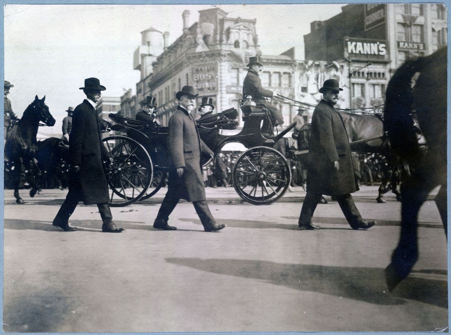 Secret Service agents protect Presidents TR & Taft 1909