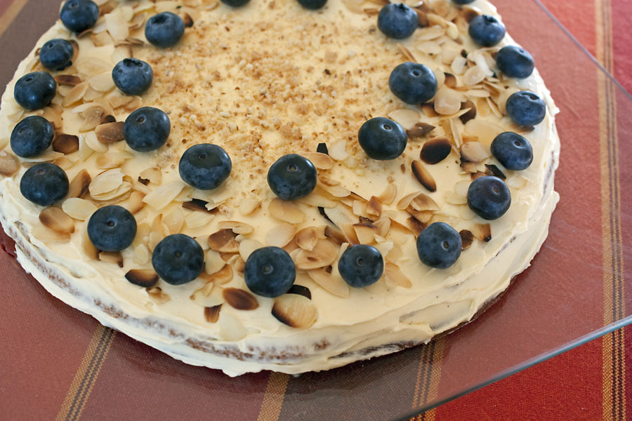 Mandeltårta - schwedische Mandeltorte mit Blaubeeren