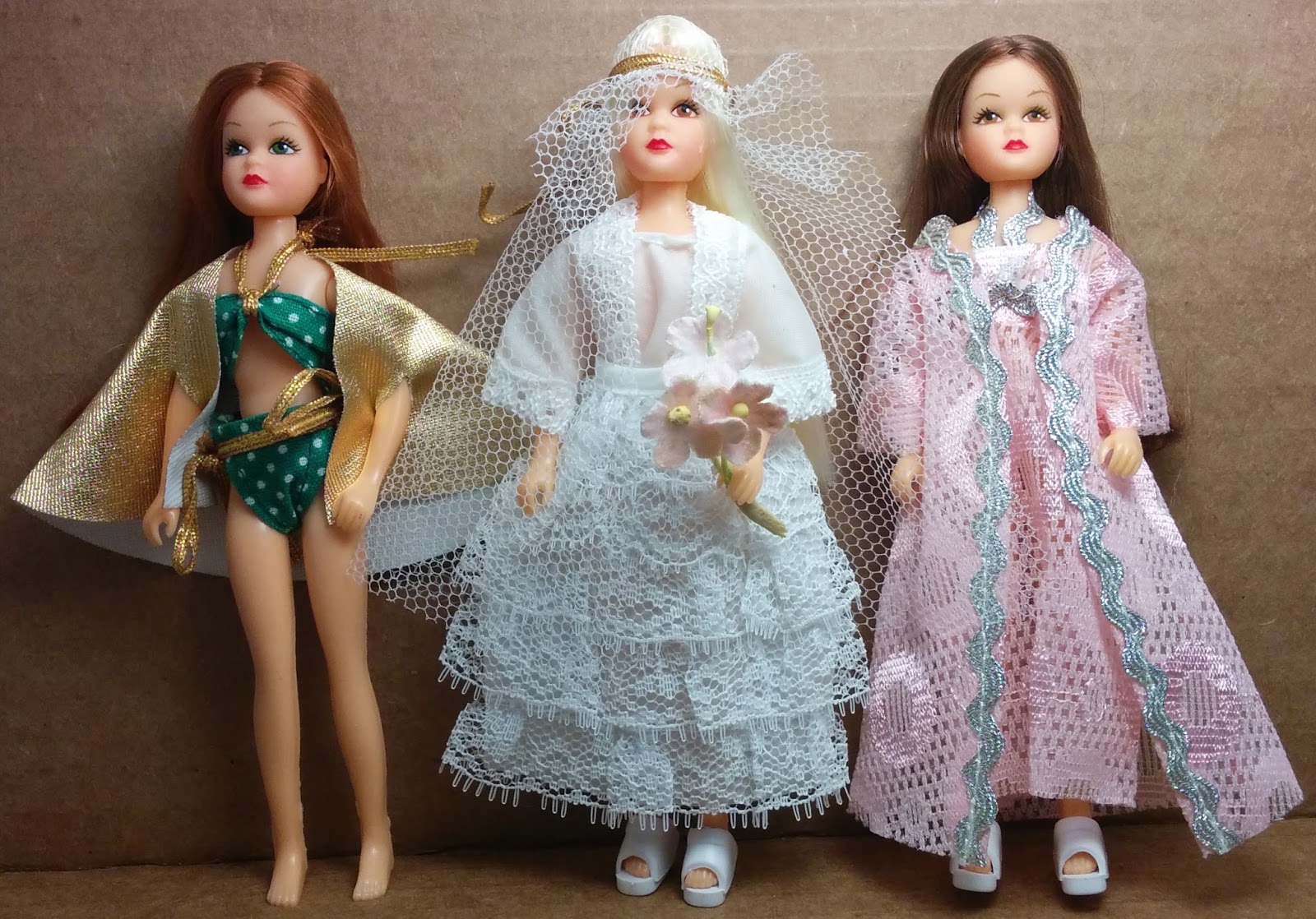 VINTAGE 1982 Glitter Girls Vogue Dolls LOT OF 6 Pearl Doll Shoes Bridal NEW!!! 
