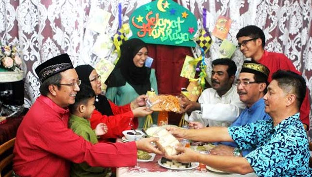 Sambutan Perayaan Pelbagai Kaum Di Malaysia Karangan Pelancongan - IMAGESEE
