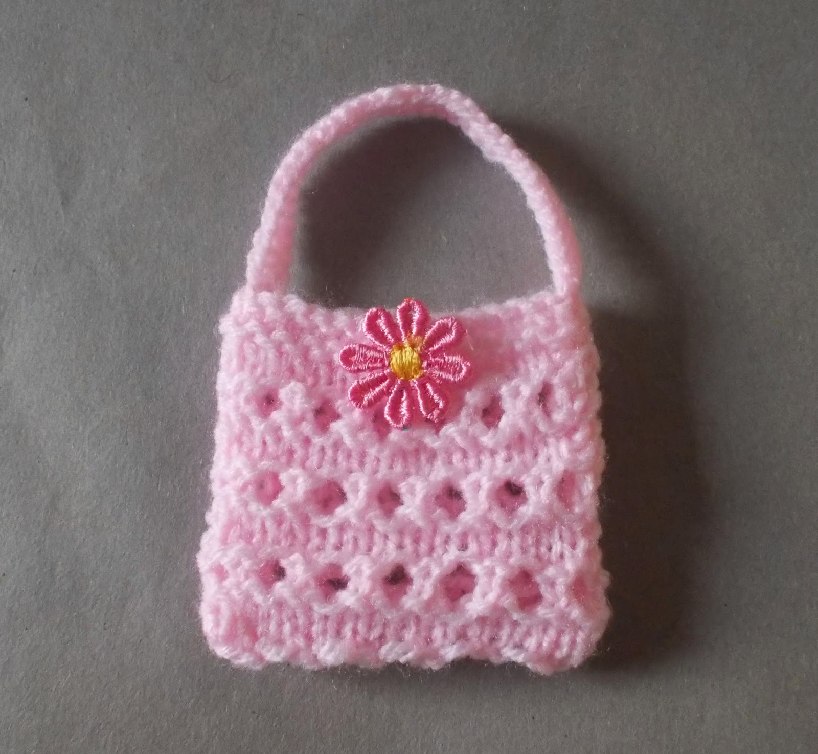 Marianna's Lazy Daisy Days: Mini Gift Purses ~ Knit