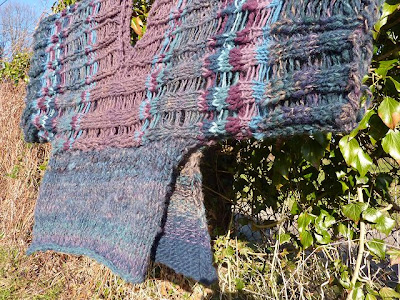 Wolle Natur Farben : Frühlings- Poncho mit Fallmaschen