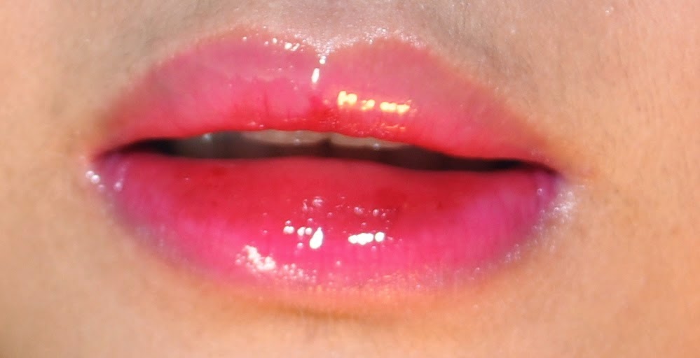 Cara Tepat Memakai Lipstik Warna Hot Pink.