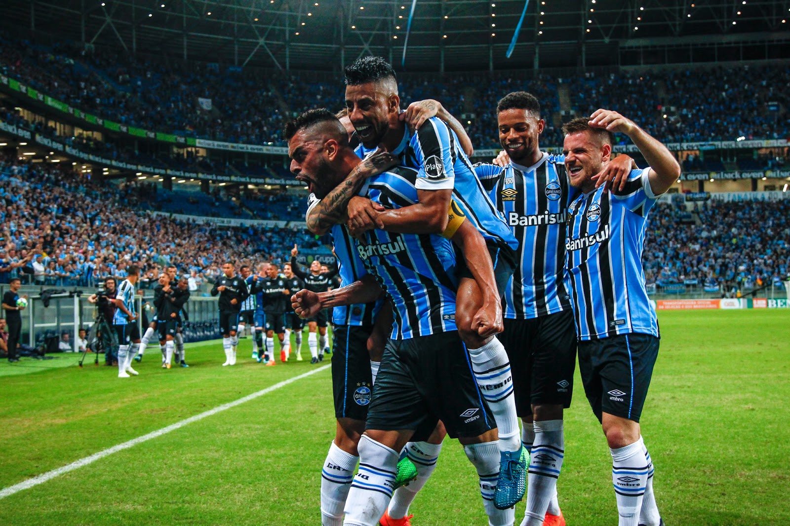Grêmio bota Santos 'na roda' e goleia por 5 a 1 O Curioso do Futebol