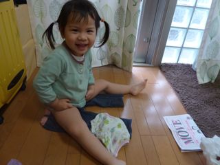 日刊シマン 保育のプロに学ぶ 子どもズボン パンツの履き方