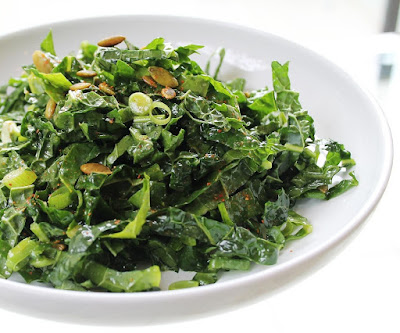 Salada de Couve com Sementes de Abóbora Salada de Couve com Sementes de Abóbora (vegana)