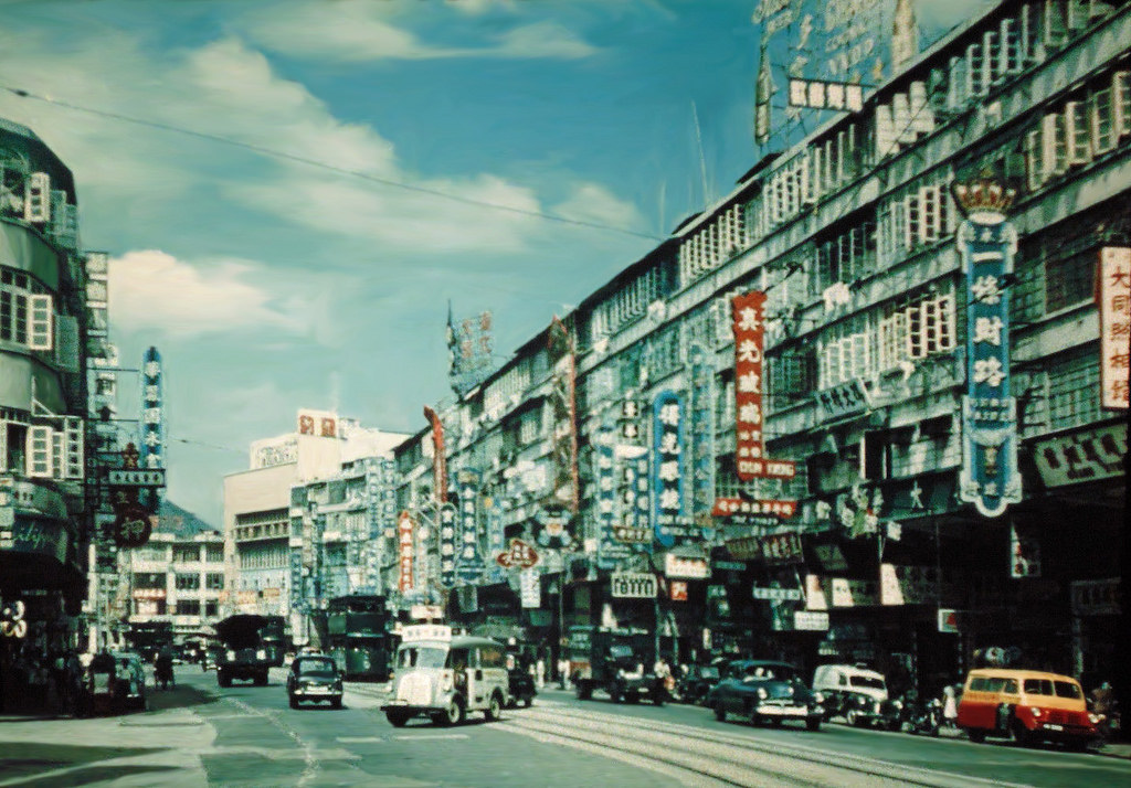 Wonderful Color Photos Document Street Scenes of Hong Kong in the 1950s