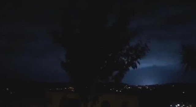 FLASHING LIGHTS OVER NEW ZEALAND DURING QUAKE  Earthquake%2BNew%2BZealand%2Bblue%2Blight%2Bsky