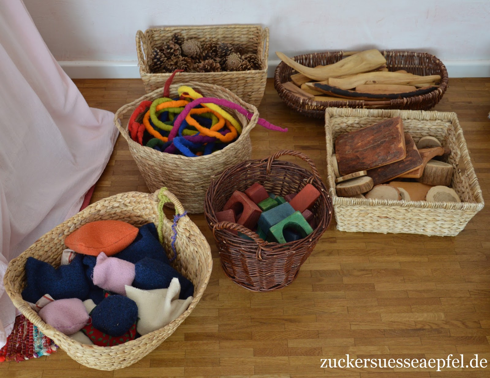 Stroh aus Bart waldorf spielzeug selbstgemacht Transport Nachhall Uhr