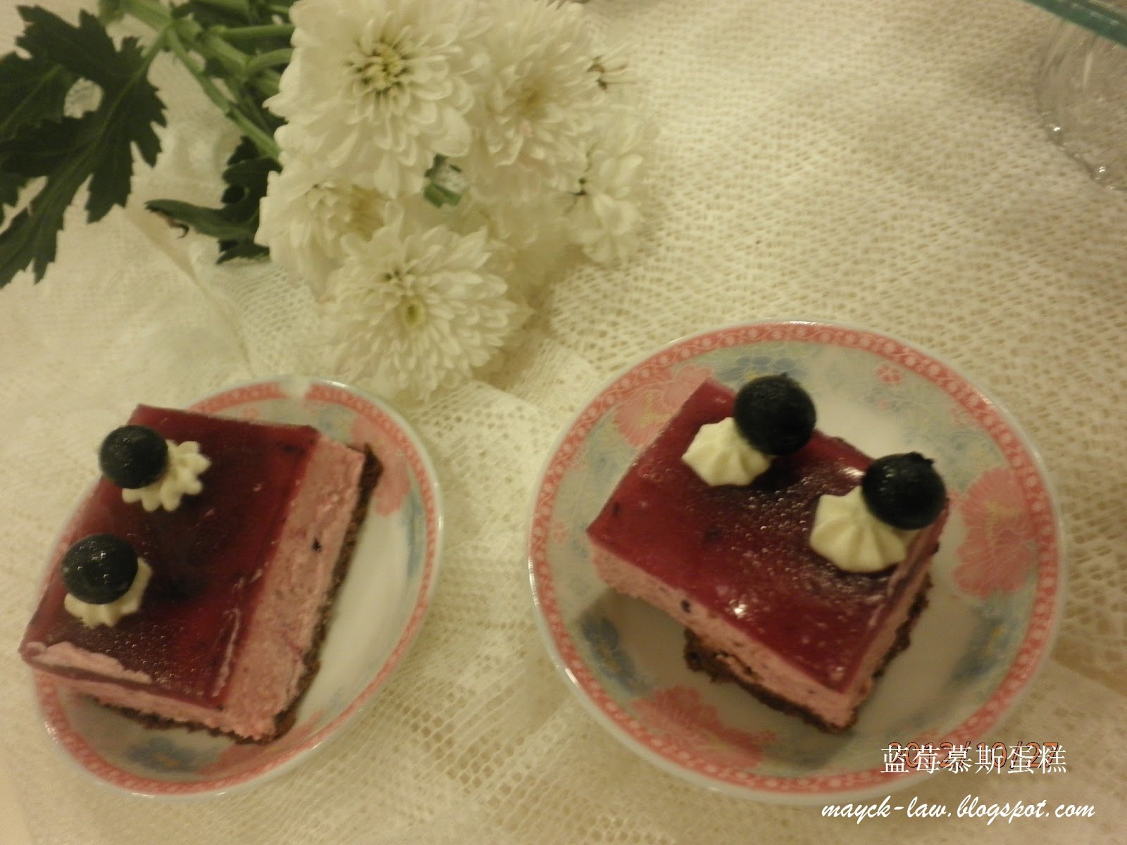 蓝莓树莓鲜奶慕斯蛋糕照片摄影图片_ID:434539851-Veer图库