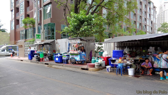 Puestos de comida callejera en Bangkok Puestos de comida callejera en Bangkok