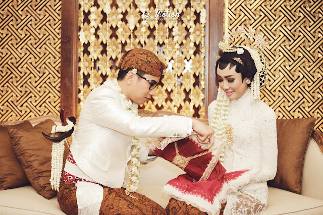 Cinta Itu Tidak Hanya Sekedar Dirasakan Tapi Perlu Untuk Diperjuangkan Cinta Itu Tidak Hanya Sekedar Dirasakan Tapi Perlu Untuk Diperjuangkan