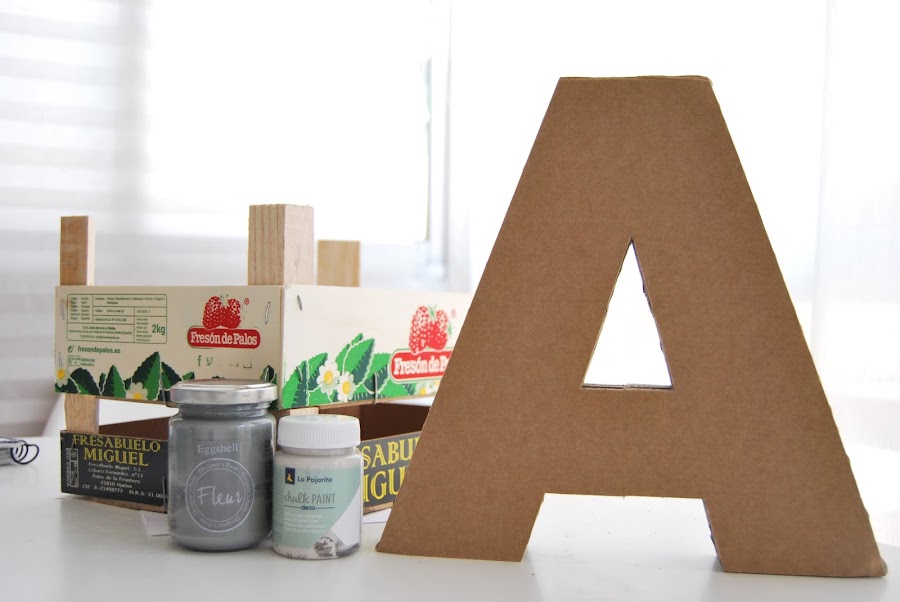 mesa de cumple en gris y blanco