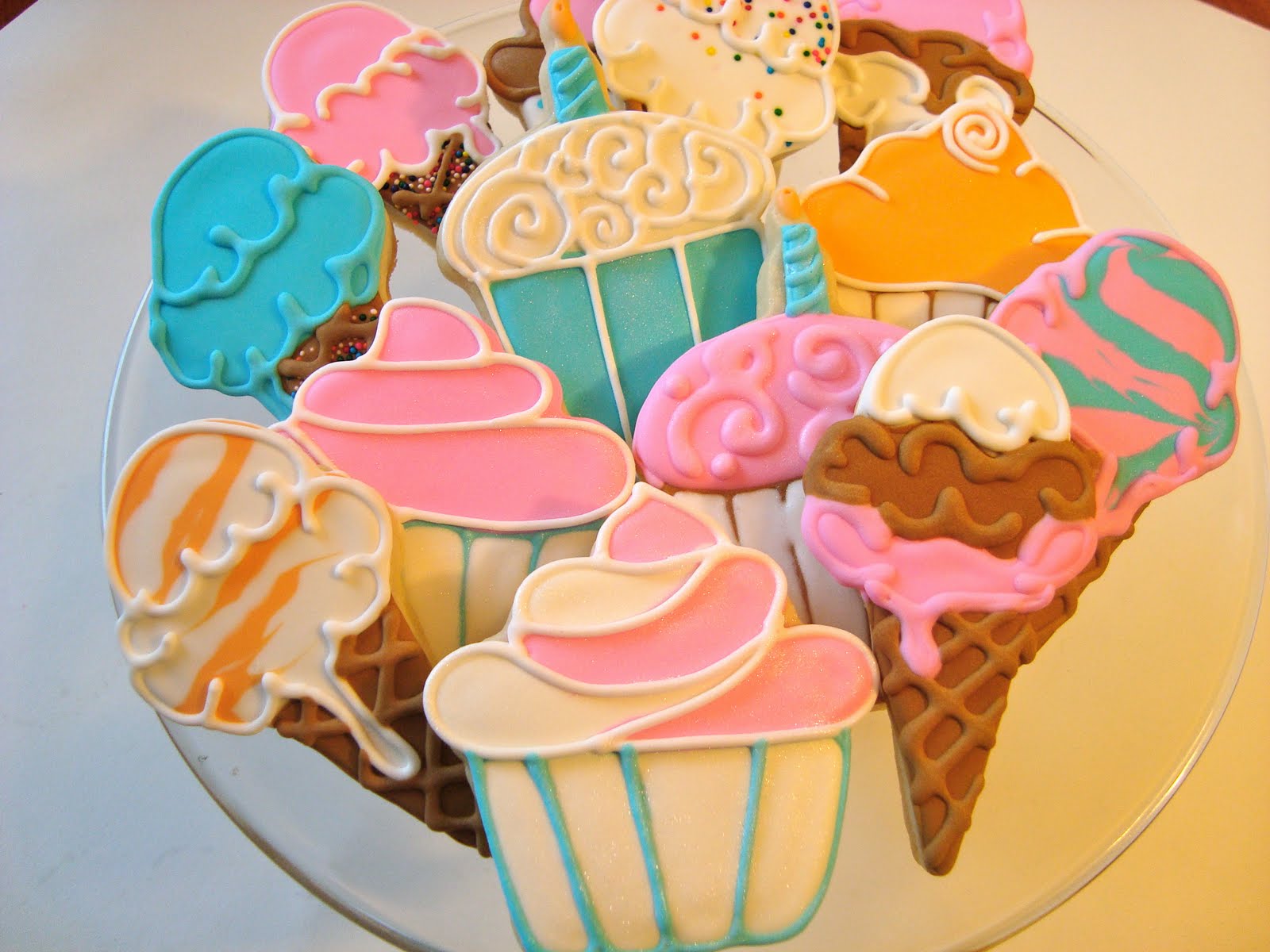 Sugar Bea's Blog How to Line and Flood a Cookie with Royal Icing