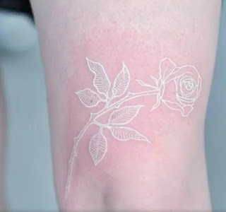 tatuaje blanco rosa