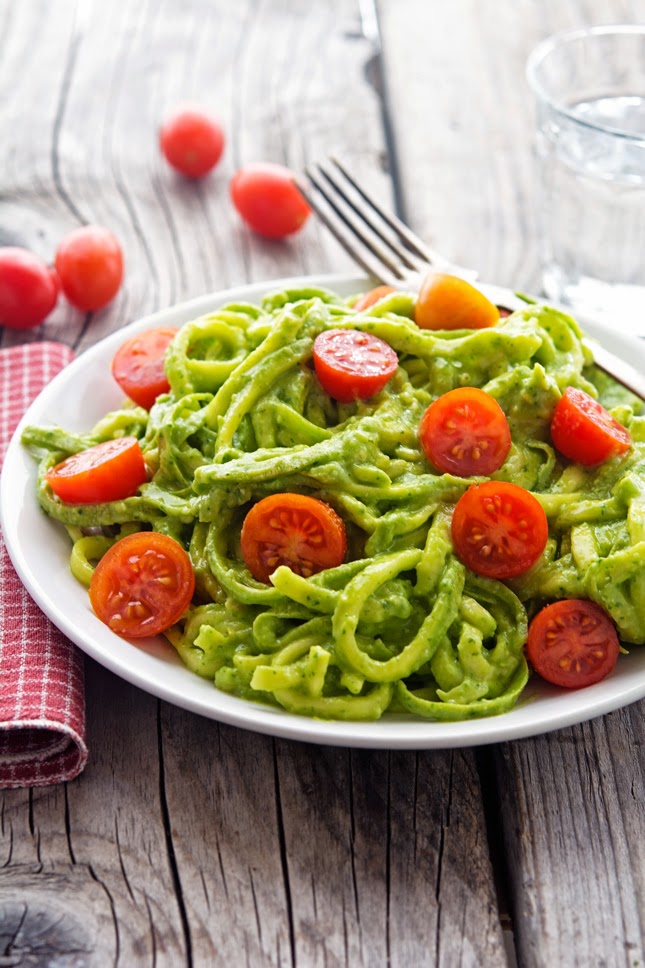 Creamy Avocado Pesto Zoodles