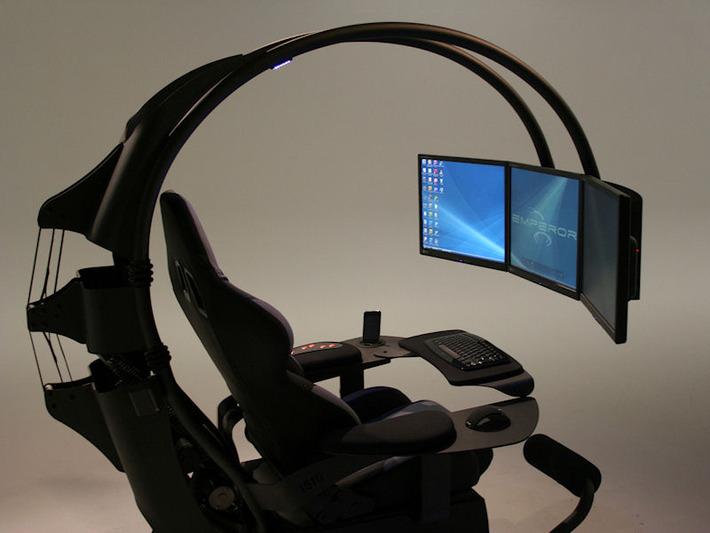 GUNDAM GUY: Computer Workstation That Looks Like A Mobile Suit's Cockpit