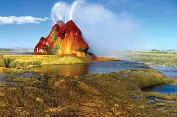 fly-geyser-نبع-الماء-الحار-الطائر