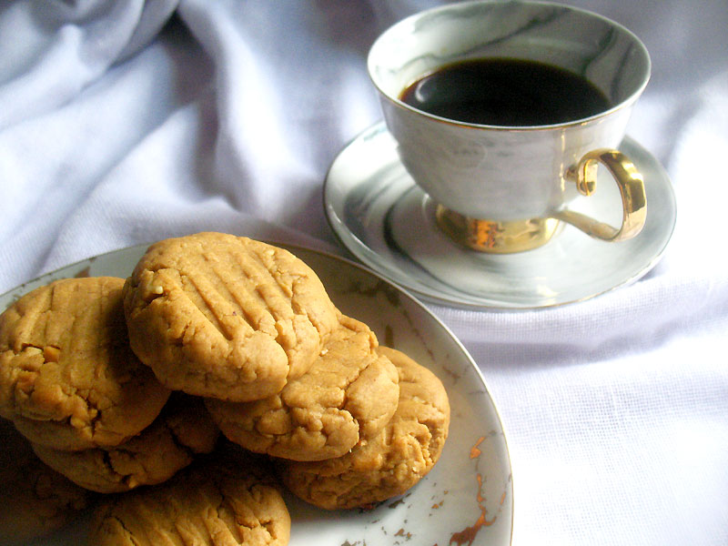Quick and Easy Peanut Butter Cookies {GlutenFree and EggFree} Lisa