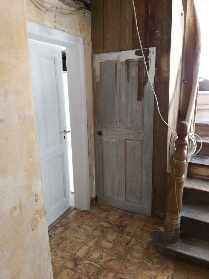 Suffershill House: Frisch und sauber: Die Küchentür