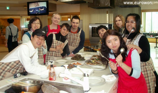 Equipo de cocineros que prepararon bulgogi coreano
