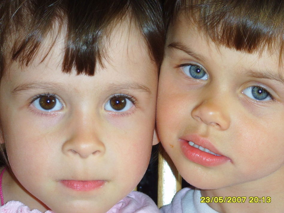 У двух голубоглазых родителей. Детские глаза. Дети с карими глазами. Зеленые карие глаза дети. Дети с зелеными глазами.