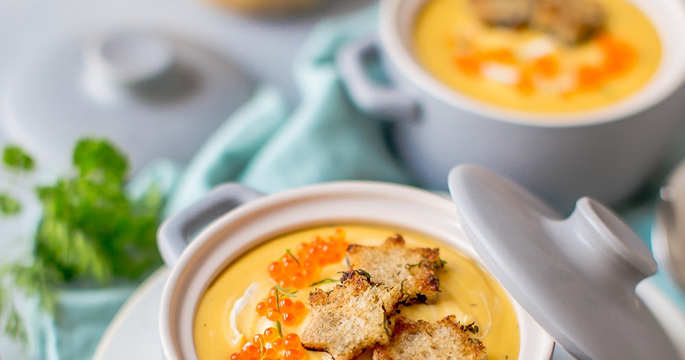 Festliche Süßkartoffelsuppe mit Sternencroutons und Forellen-Caviar