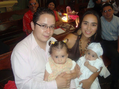 Con su esposo y sus hijos