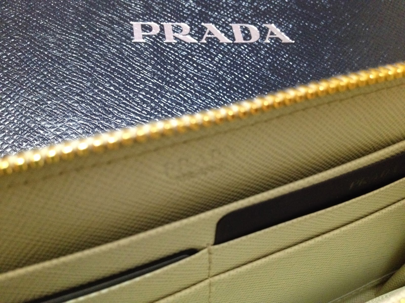 ♥Stephyicious♥ Penang Food ♥ 100 Authentic (Brand New) Prada