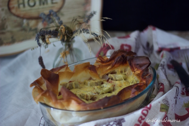Pastel de pasta philo con jamón ibérico, queso y alcachofas