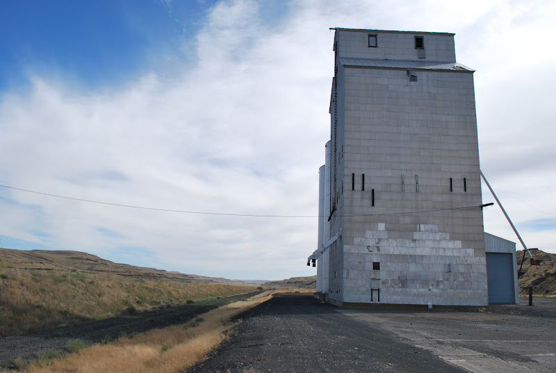 Reading the Washington Landscape Abandoned Burlington Northern Line in