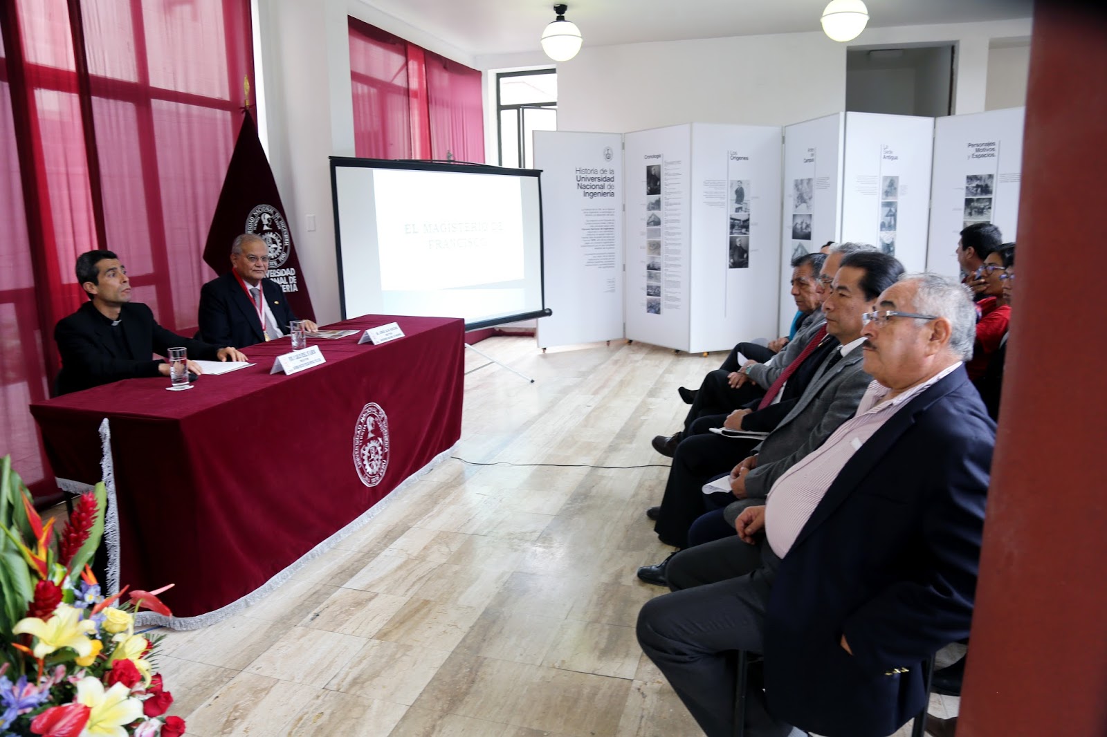 Se realizó conferencia sobre el Papa Francisco