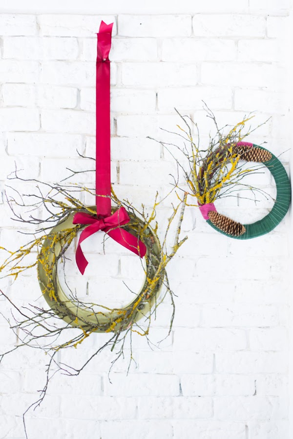 Coronas de Navidad con tela y ramas