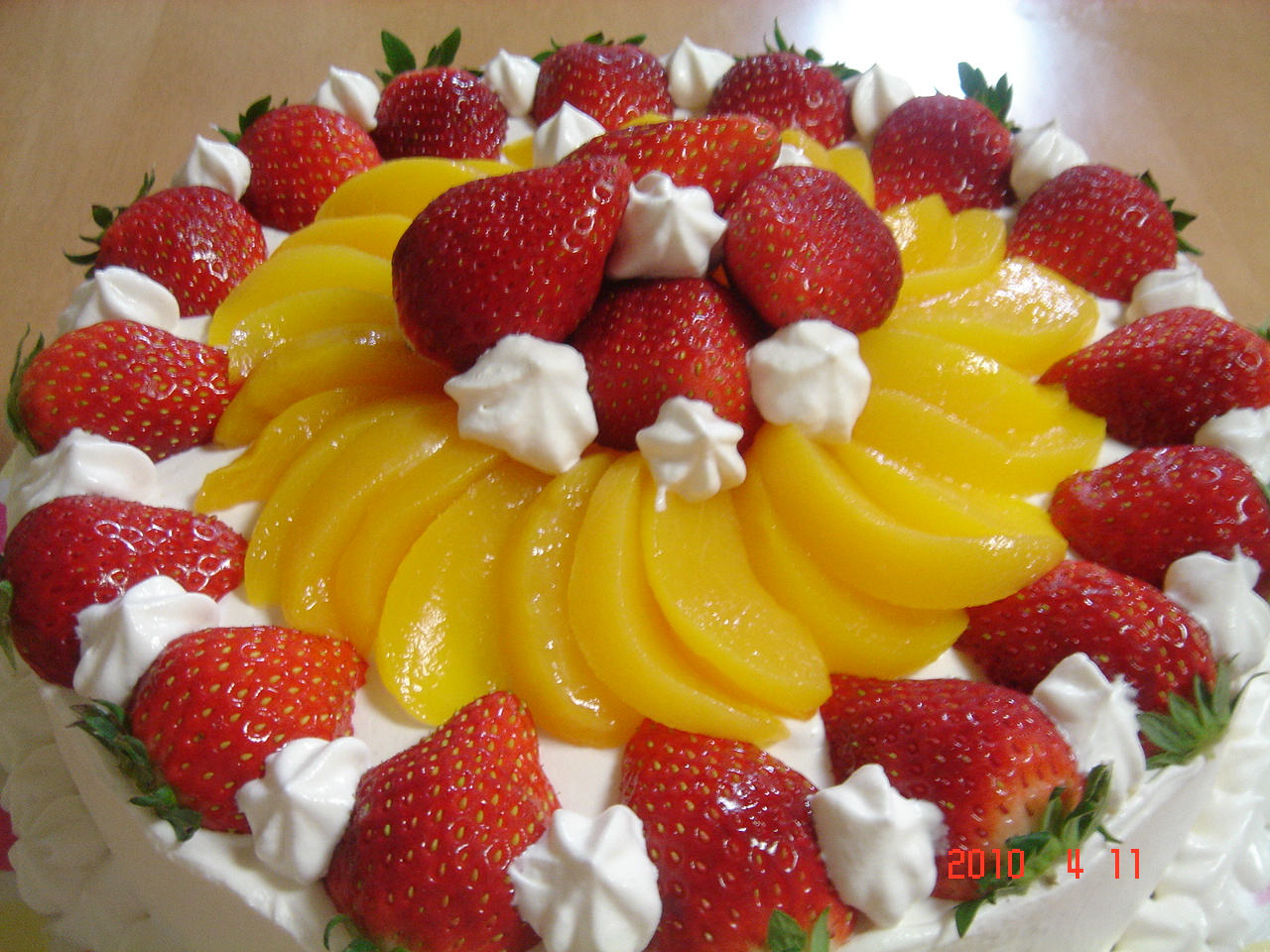 Torta (Pastel) de Frutas con Crema Chantilly