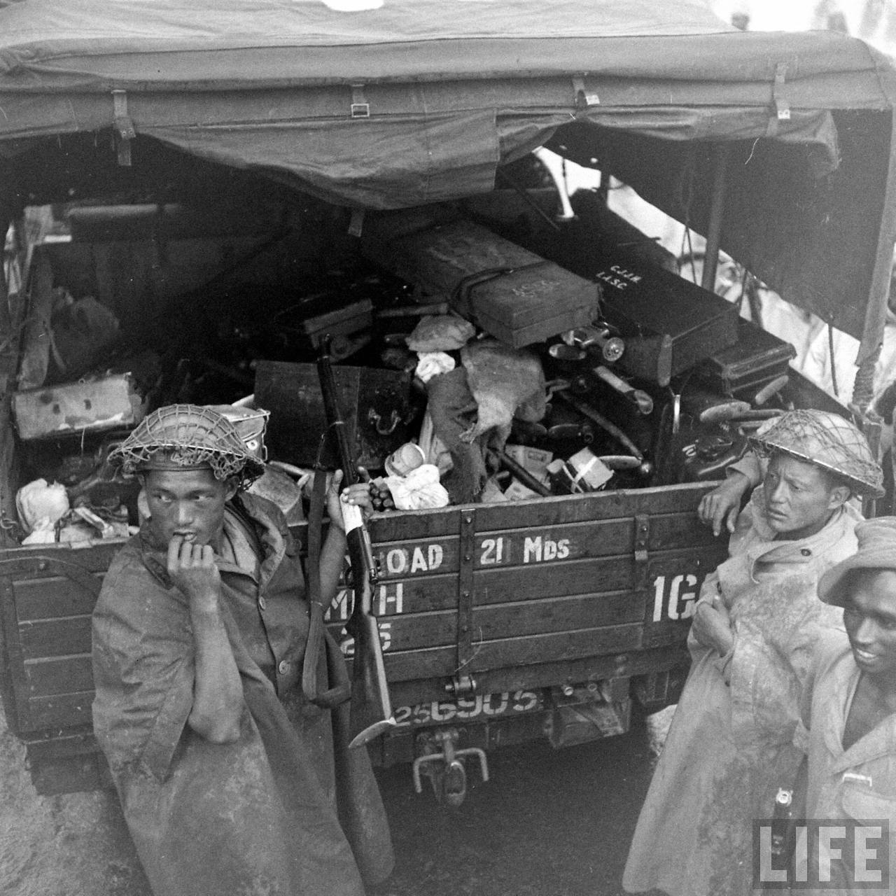 Indian Army Soldiers | Operation Polo | Hyderabad Police Action | Annexation of Hyderabad, Hyderabad (Deccan), Telangana, India | Rare & Old Vintage Photos of Operation Polo, Hyderabad (Deccan), Telangana, India (1948)