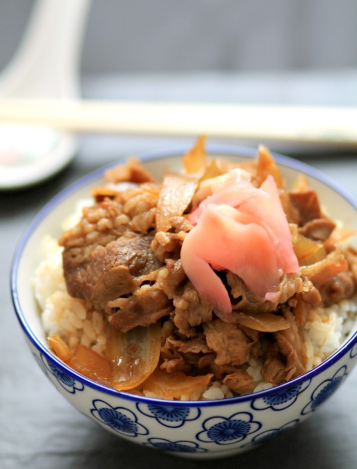 Yoshinoya-style gyudon / Japanese beef and rice bowl